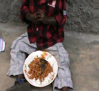 Petit enfant en République Démocratique du Congo | NFDPC | Faire un don | Nourriture et vêtements
